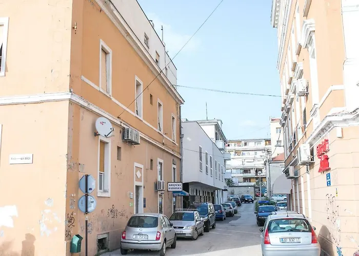 Midtown Center דירה