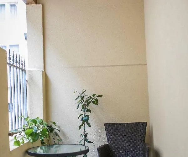 Midtown Center Apartmán *